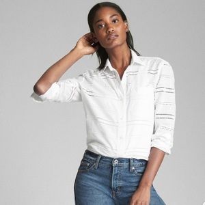 Gap eyelet white button down